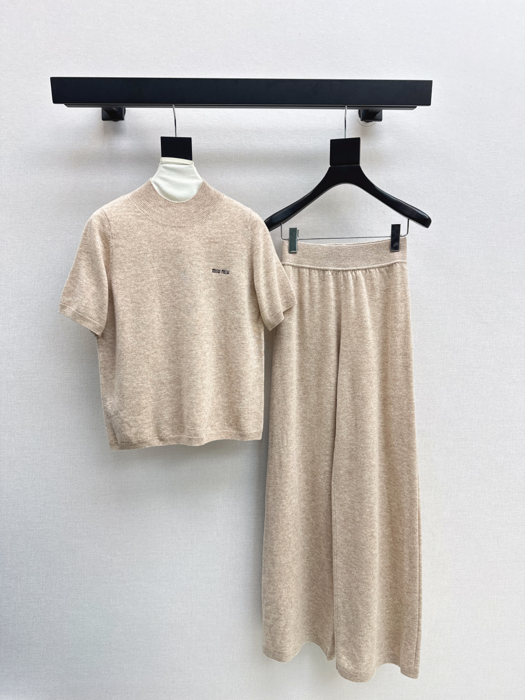 Miu Miu Ensemble en Laine Mérinos Douce pour Femme - Confort et Style