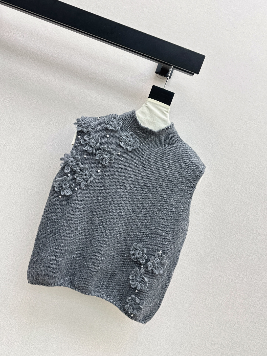 Elegant Floral Knit Vest - Sleeveless Sweater Top for Women, Gray 3 cmp i1756378871629 2630 0 1