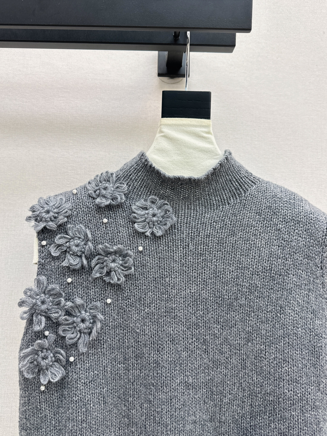 Elegant Floral Knit Vest - Sleeveless Sweater Top for Women, Gray 5 cmp i1756378871629 273 0 3