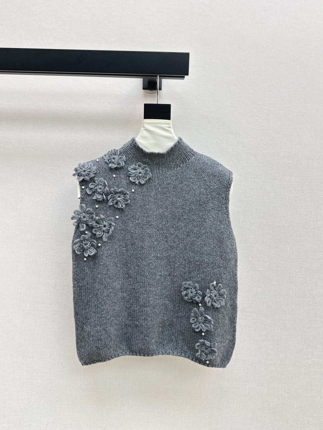 Elegant Floral Knit Vest - Sleeveless Sweater Top for Women, Gray 2 cmp i1756378871629 5004 0 0