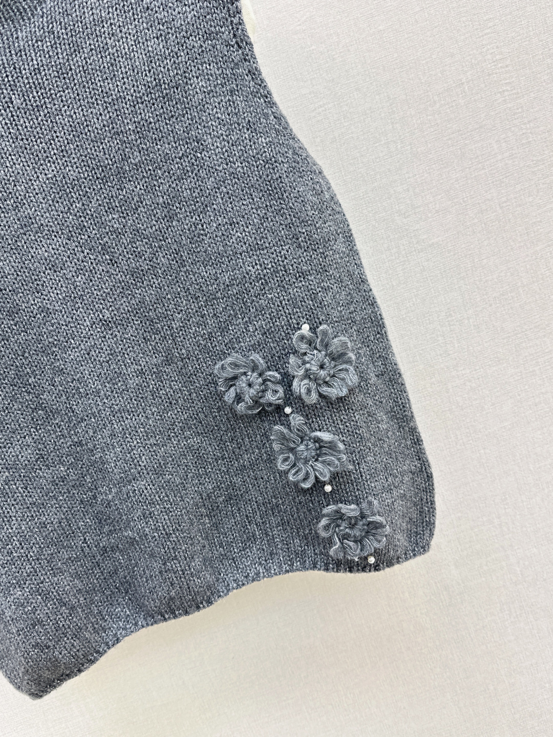 Elegant Floral Knit Vest - Sleeveless Sweater Top for Women, Gray 8 cmp i1756378875489 3408 0 6