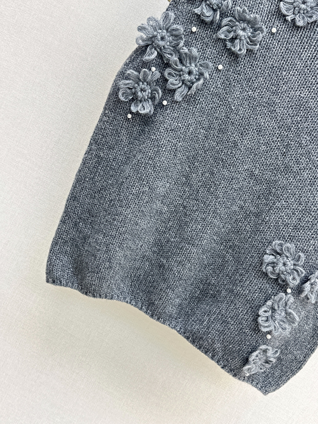 Elegant Floral Knit Vest - Sleeveless Sweater Top for Women, Gray 7 cmp i1756378875493 28 0 5