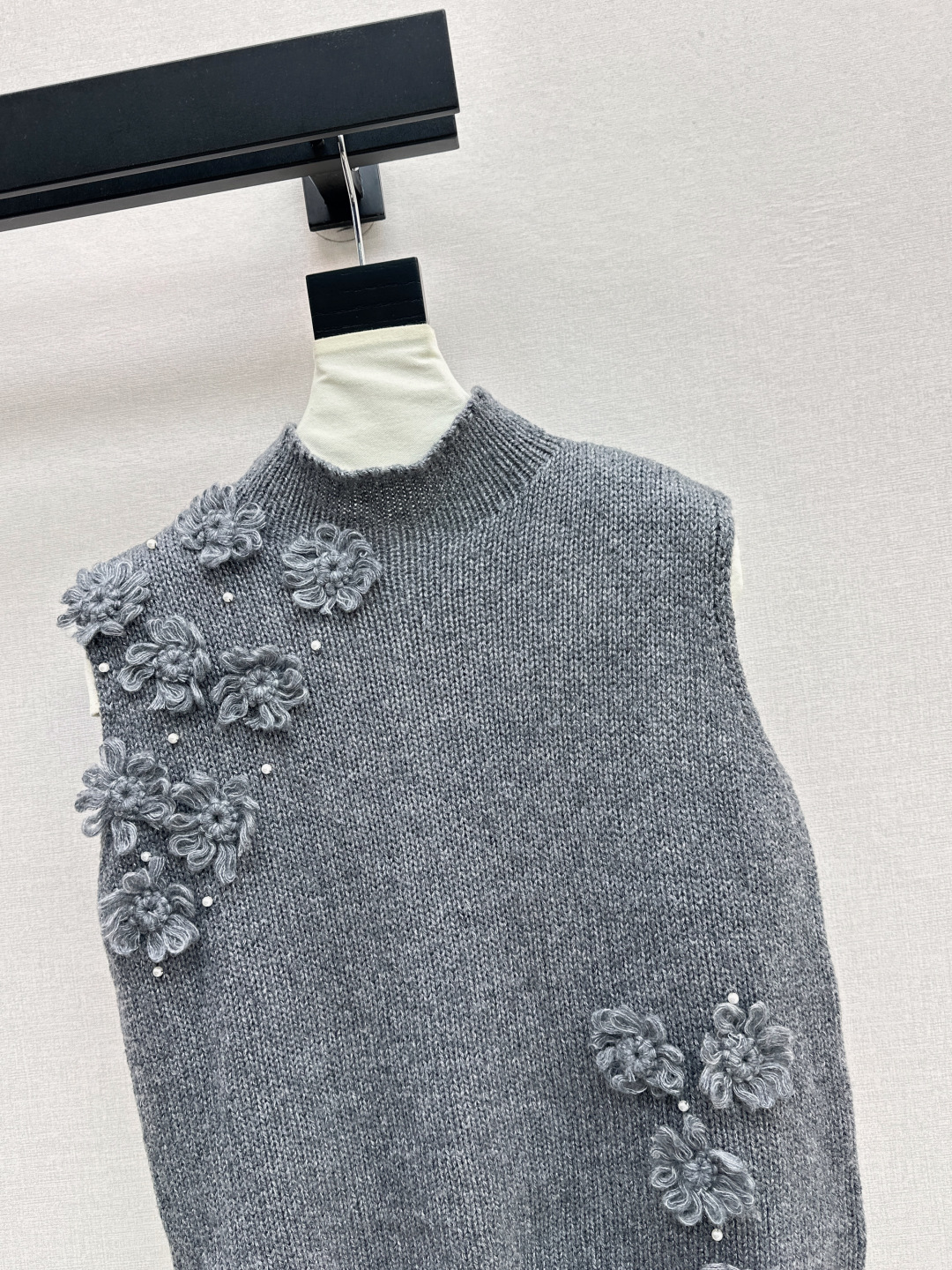 Elegant Floral Knit Vest - Sleeveless Sweater Top for Women, Gray 4 cmp i1756378875499 8221 0 2