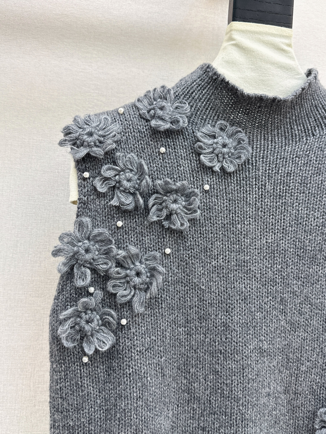 Elegant Floral Knit Vest - Sleeveless Sweater Top for Women, Gray 6 cmp i1756378878816 1042 0 4