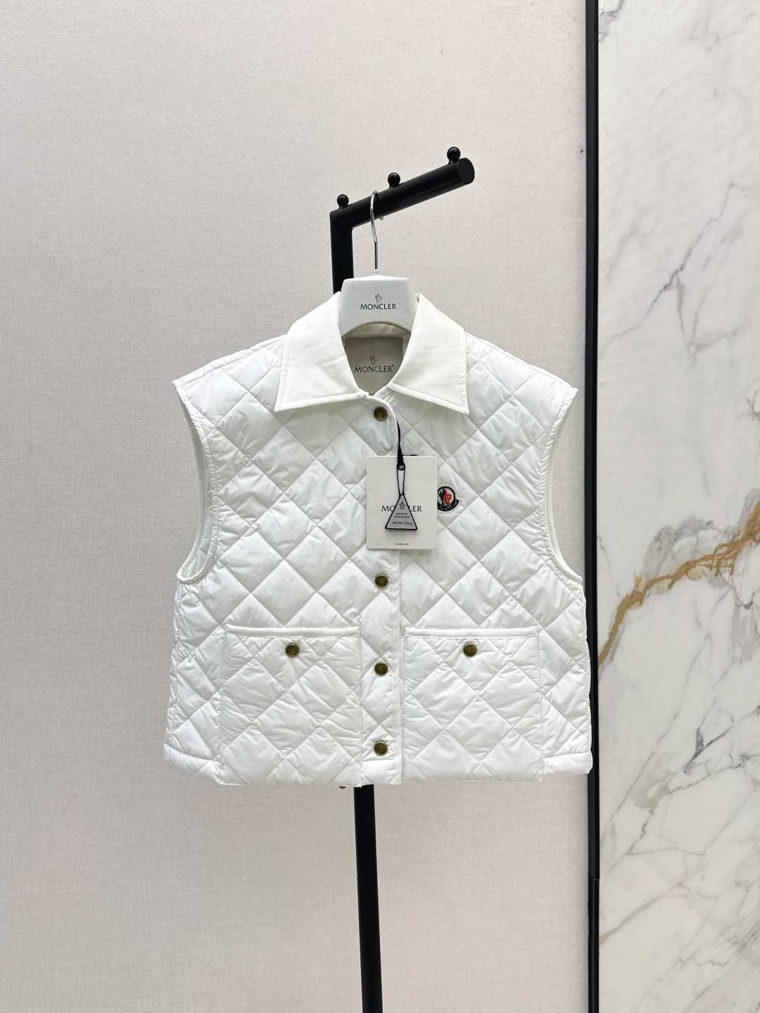 Moncler Gilet Matelassé Léger à Col Rabattu pour Femme - Collection Automne/Hiver