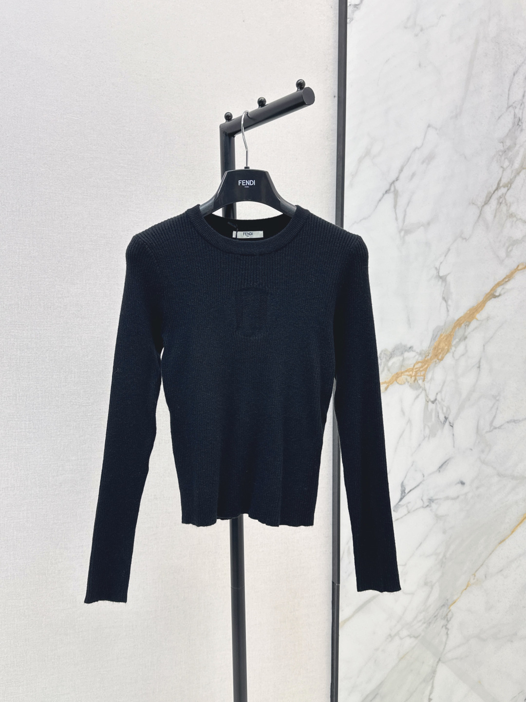 NO:479672,FD 25Ss—————The latest classic sweater with high elastic base in early autumn, 100% wool fabric, delicate and soft texture, classic age-reducing items, the style is not picky for people, the upper body is huge and slim, the perfect item that is a must-have for white and rich beauty, the texture is excellent, two colors are available for sale in stock, sml, sweaters, alexander wang19860909FD 25Ss————早秋最新款高弹力打底经典毛衣 百分百羊毛面料 质感细腻软糯 经典减龄单品 版型不挑人上身巨显瘦 白富美必收的完美单品 质感超赞 两色现货发售sml,,sweaters,alexander wang,Women's clothing