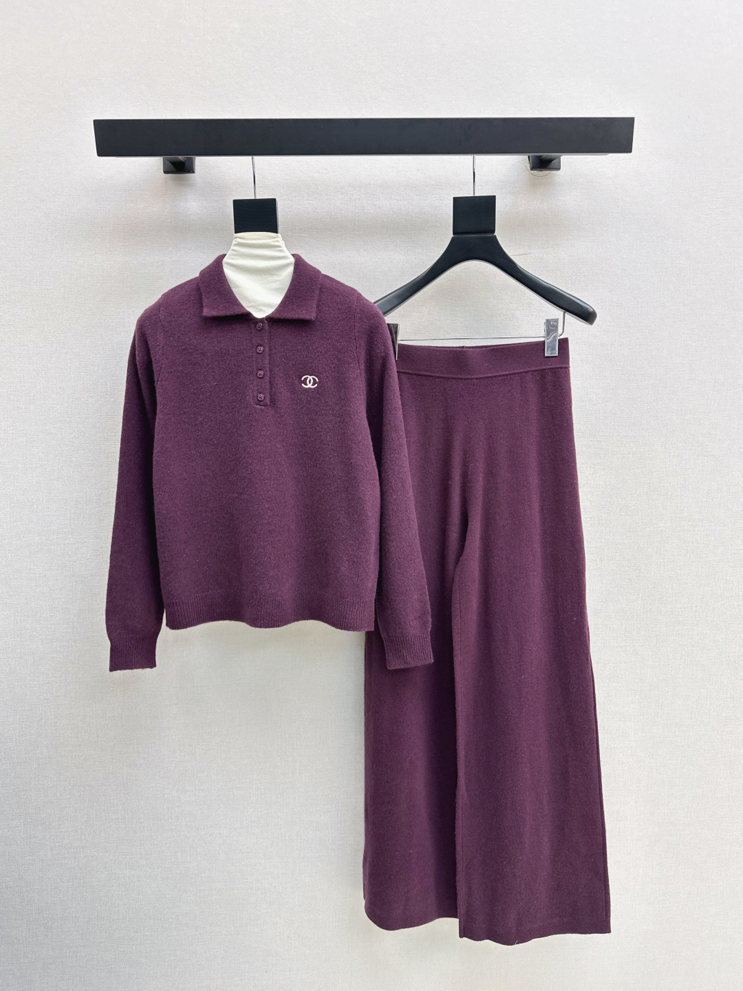 NO:483236,C home 25Ss———The latest lazy style wool suit in autumn and winter logo letter embroidery polo sweater + straight pants 100% thickened worsted wool yarn fabric Simple and atmospheric lazy style, durable, warmth and appearance are both online~~ The most practical and versatile quality, everyday high-end, autumn and winter base layered, daily high-end!  !  Extra elasticity and body shape for sale, four-color sml, chanel, alexander wang19860909C家 25Ss———秋冬最新款慵懒风羊毛套装logo字母刺绣polo针织衫+直筒裤 百分百加厚精纺羊毛纱线面料 简约大气慵懒版型 经久耐穿 保暖度和颜值却都在线～～最实穿百搭的精品 秋冬打底叠穿日常高级！！超大弹力不挑身材一套出售 四色sml,,chanel,alexander wang,Women's clothing