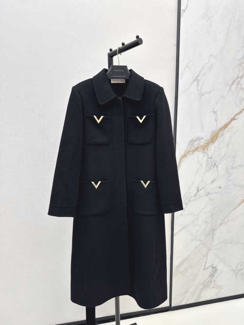 Valentino Black Wool-Cashmere Blend Coat with Four Pockets and V Hardware 1 Valentino Black Wool-Cashmere Blend Coat with Four Pockets and V Hardware