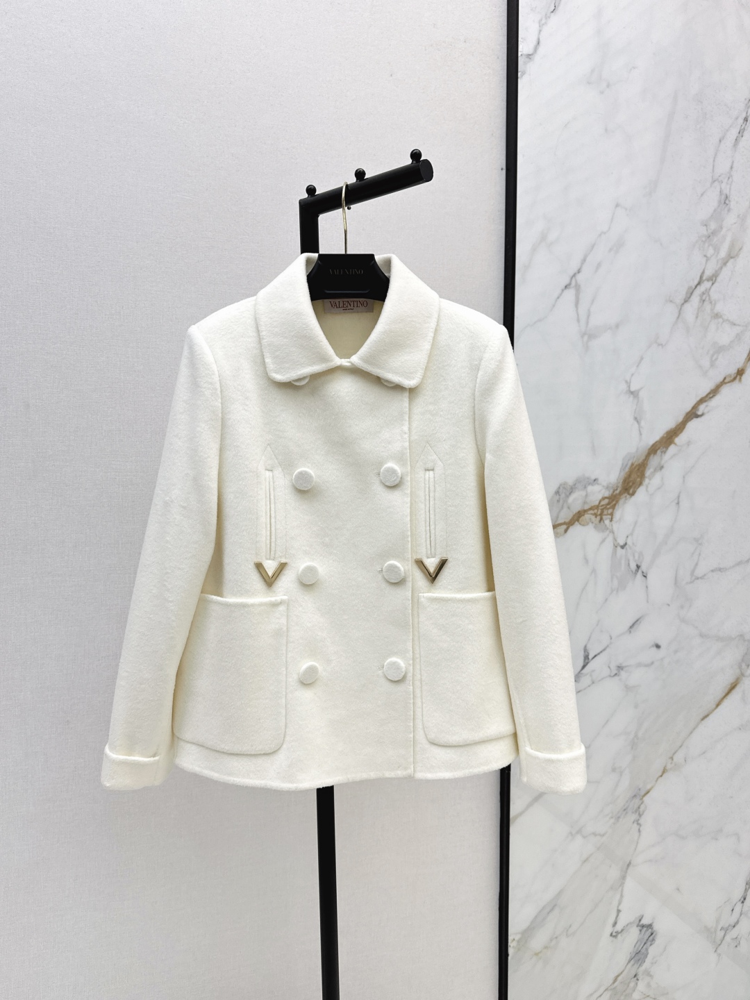 Elegante Valentino Double-Breasted Wollen Jas met Gouden V-Details - Perfect voor de Herfst