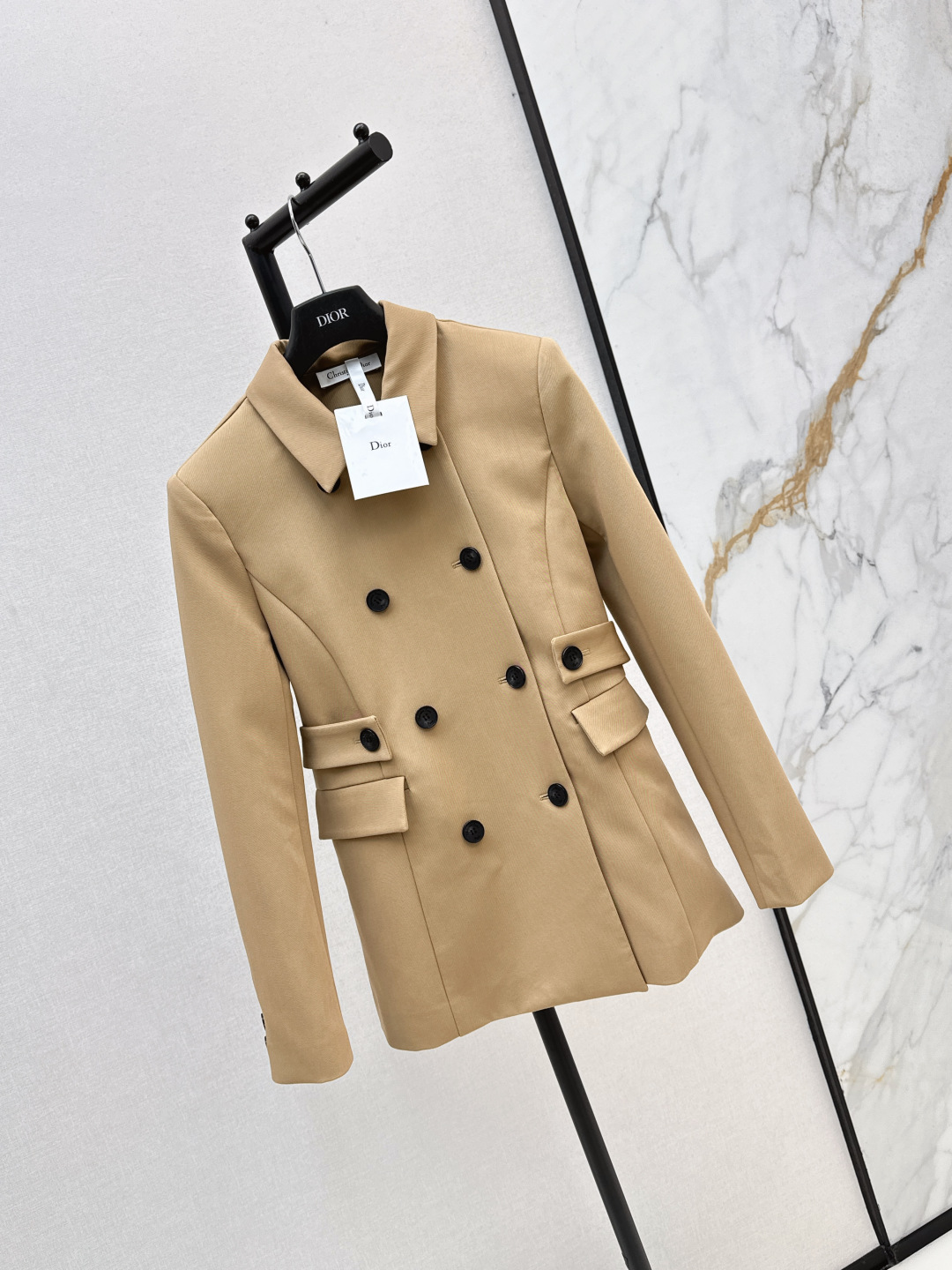 Elegant Women's Double-Breasted Blazer - Classic Style & Tailored Fit 3 cmp i1756520552485 6381 0 1