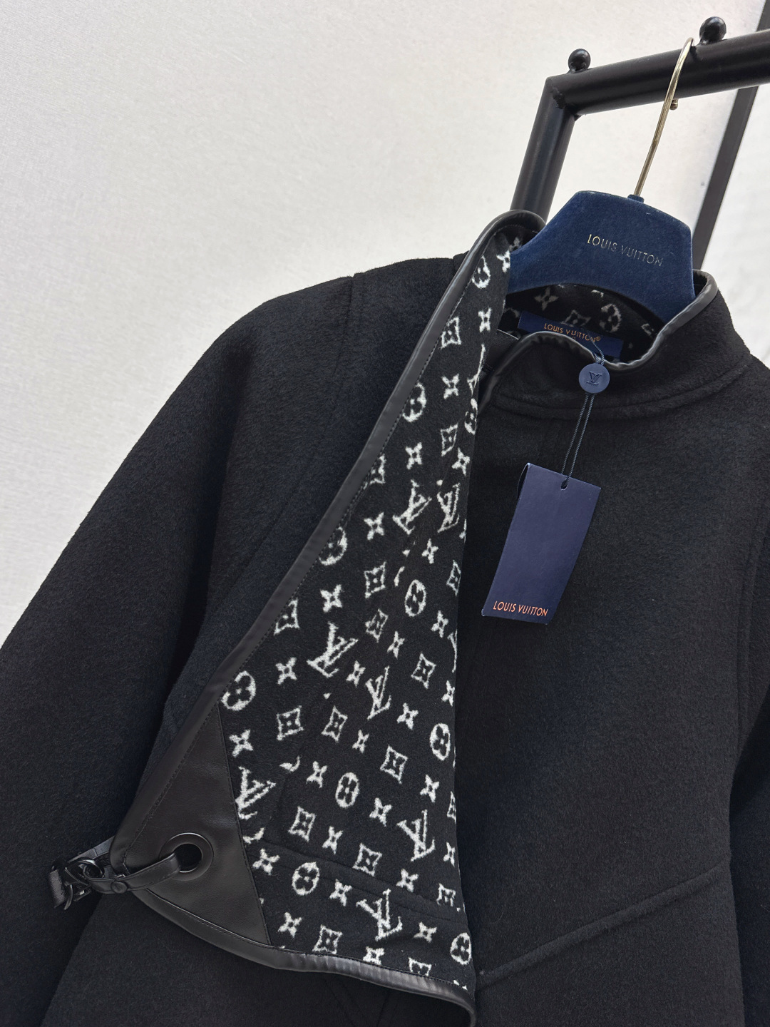 Louis Vuitton Women's Black Wool Blend Reversible Cape Coat 6 cmp i1756609216127 1042 0 3