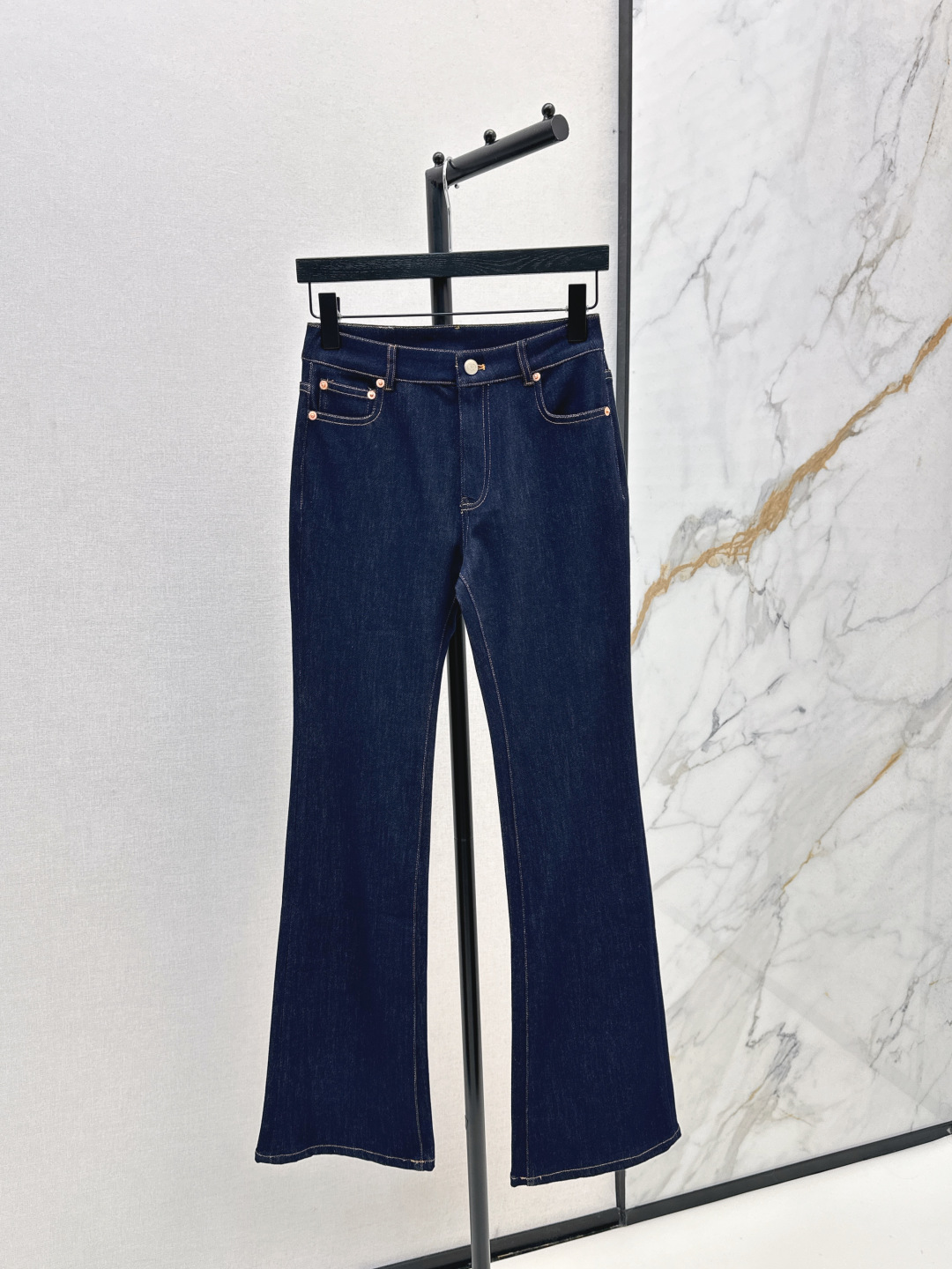 Women's VLTN 25Ss High Waist Flare Leg Jeans With Metal Buckle Decoration 2 cmp i1756611645964 7987 0 0