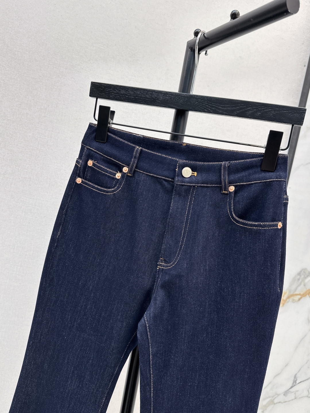 Women's VLTN 25Ss High Waist Flare Leg Jeans With Metal Buckle Decoration 6 cmp i1756611646024 1123 0 4