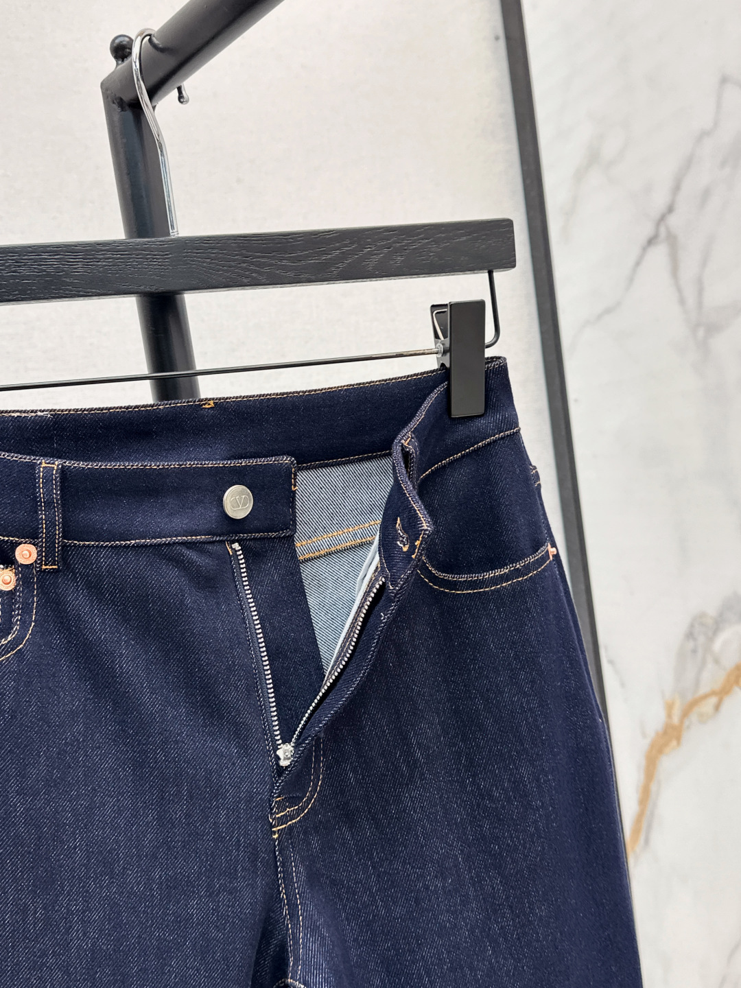 Women's VLTN 25Ss High Waist Flare Leg Jeans With Metal Buckle Decoration 8 cmp i1756611650107 6023 0 5