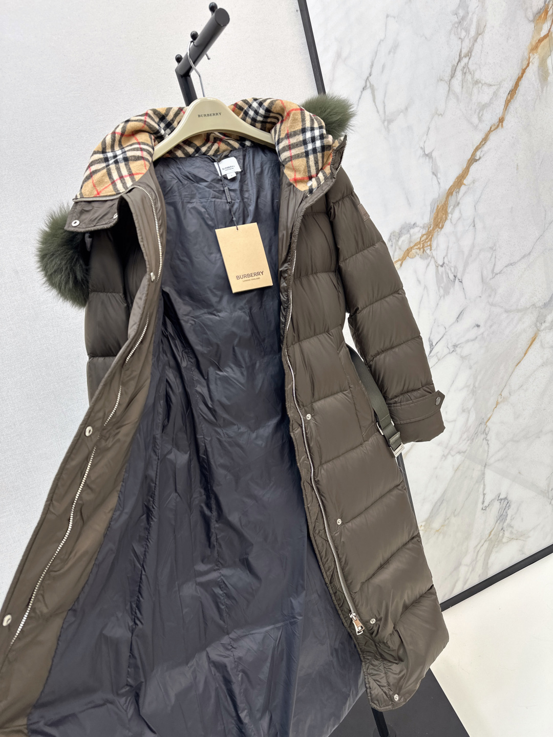 Burberry Down Puffer Coat with Fox Fur Trim Hood and Belted Waist 8 cmp i1756613990443 2875 0 6