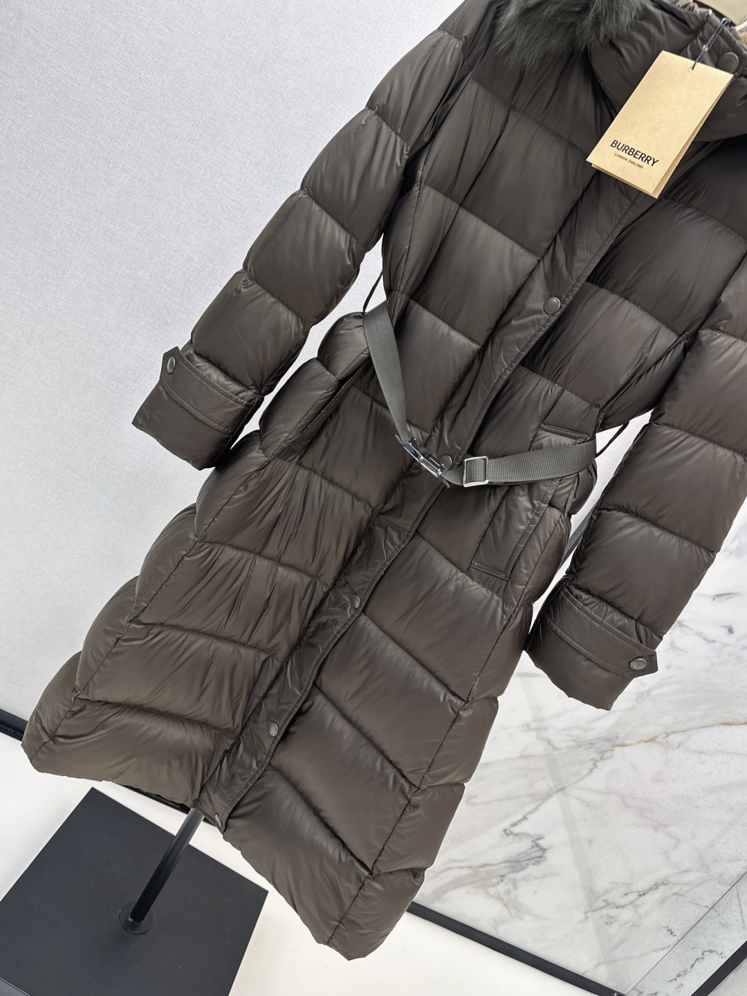 Burberry Down Puffer Coat with Fox Fur Trim Hood and Belted Waist 7 cmp i1756613990443 8220 0 5
