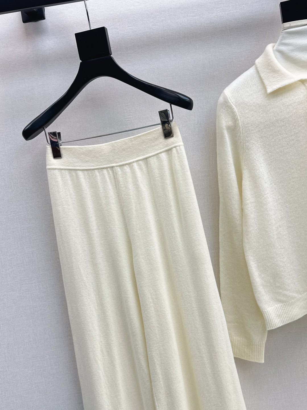 Elegant Wool Knit Set with Embroidered Logo - Timeless Style & Comfort 9 cmp i1756615312000 4491 0 7