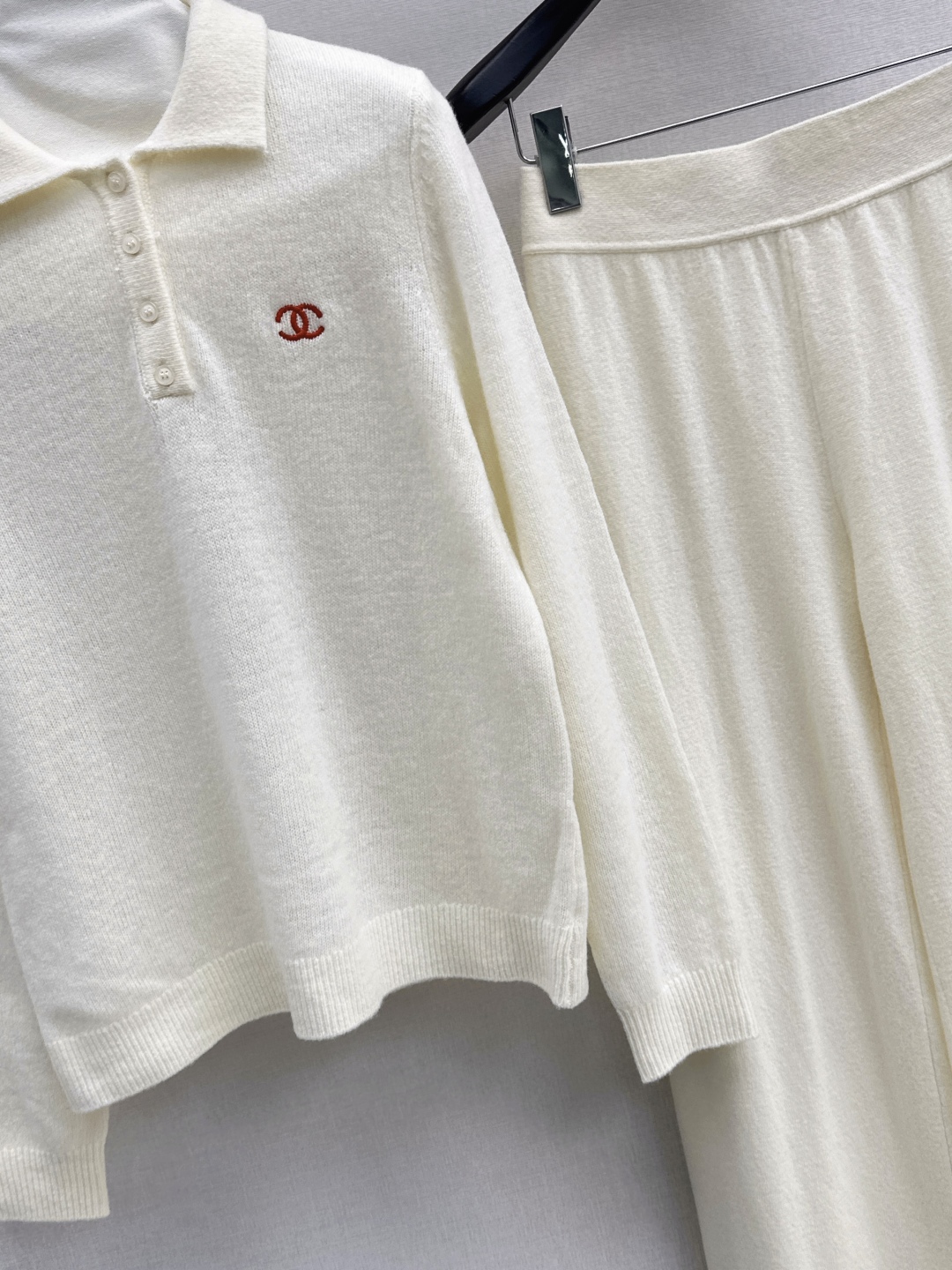 Elegant Wool Knit Set with Embroidered Logo - Timeless Style & Comfort 6 cmp i1756615318524 4322 0 4