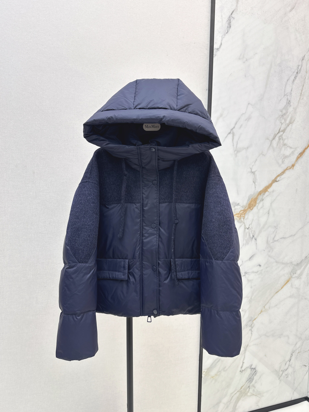Max Mara Gewatteerde Jas met Capuchon en Wollen Mouwen - Stijlvol en Warm