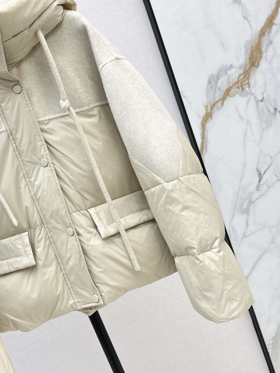 Two-Tone Hooded Puffer Jacket With Wool Sleeves - Winter Fashion 8 cmp i1756616965363 5149 0 6