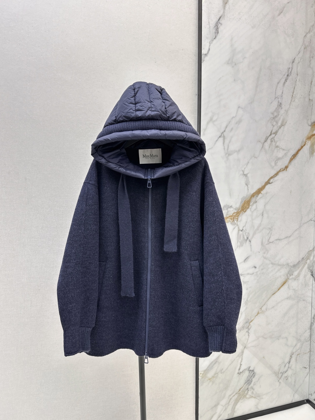 Max Mara Lange Jas met Capuchon van Wol en Dons - Stijlvol en Warm