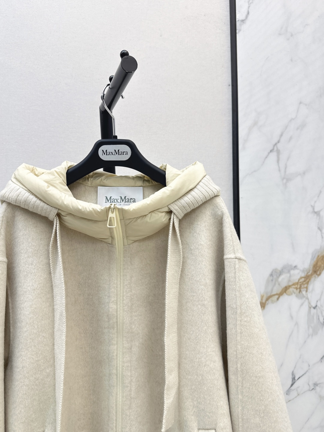 Max Mara Wool Blend Hooded Coat, Long Sleeve Winter Outerwear for Women 6 cmp i1756617977490 2050 0 4