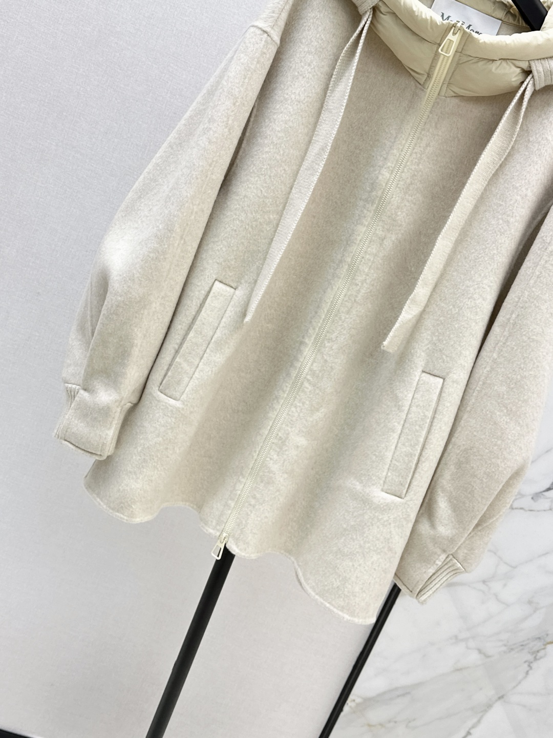 Max Mara Wool Blend Hooded Coat, Long Sleeve Winter Outerwear for Women 8 cmp i1756617977490 2913 0 6