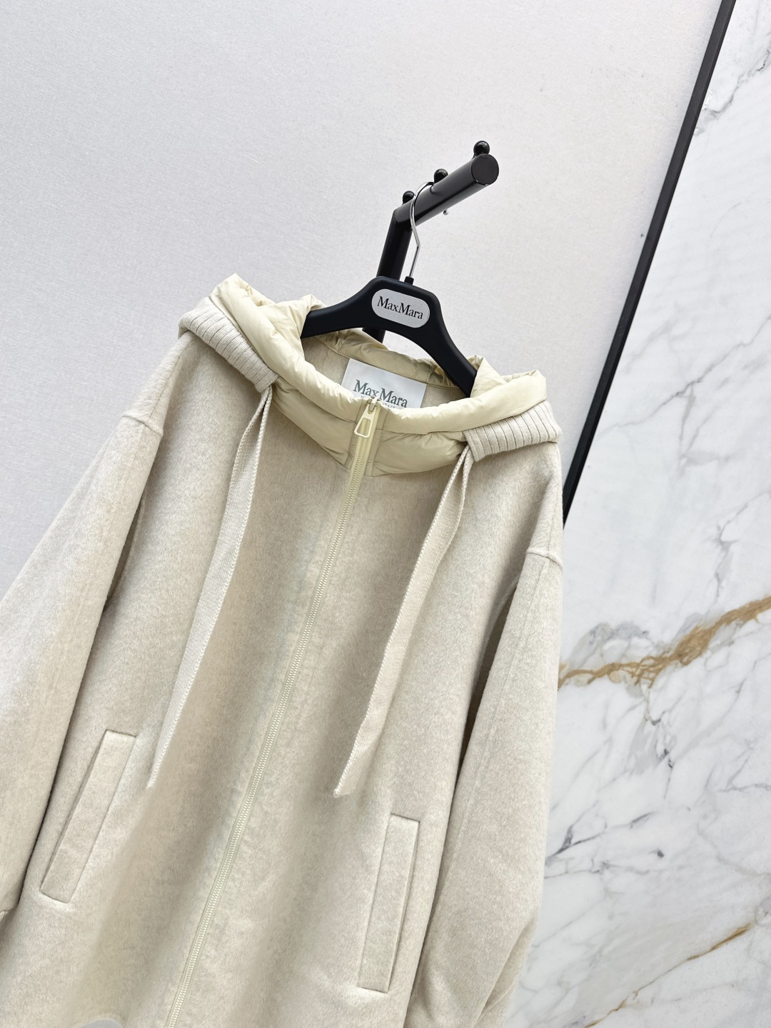 Max Mara Wool Blend Hooded Coat, Long Sleeve Winter Outerwear for Women 5 cmp i1756617977490 4830 0 3