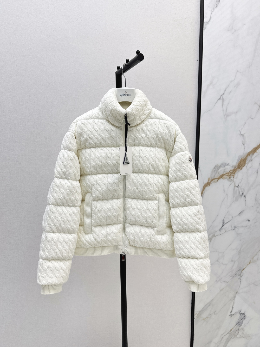 Moncler Gewatteerde Donsjas van Wolmix - Stijlvol en Warm