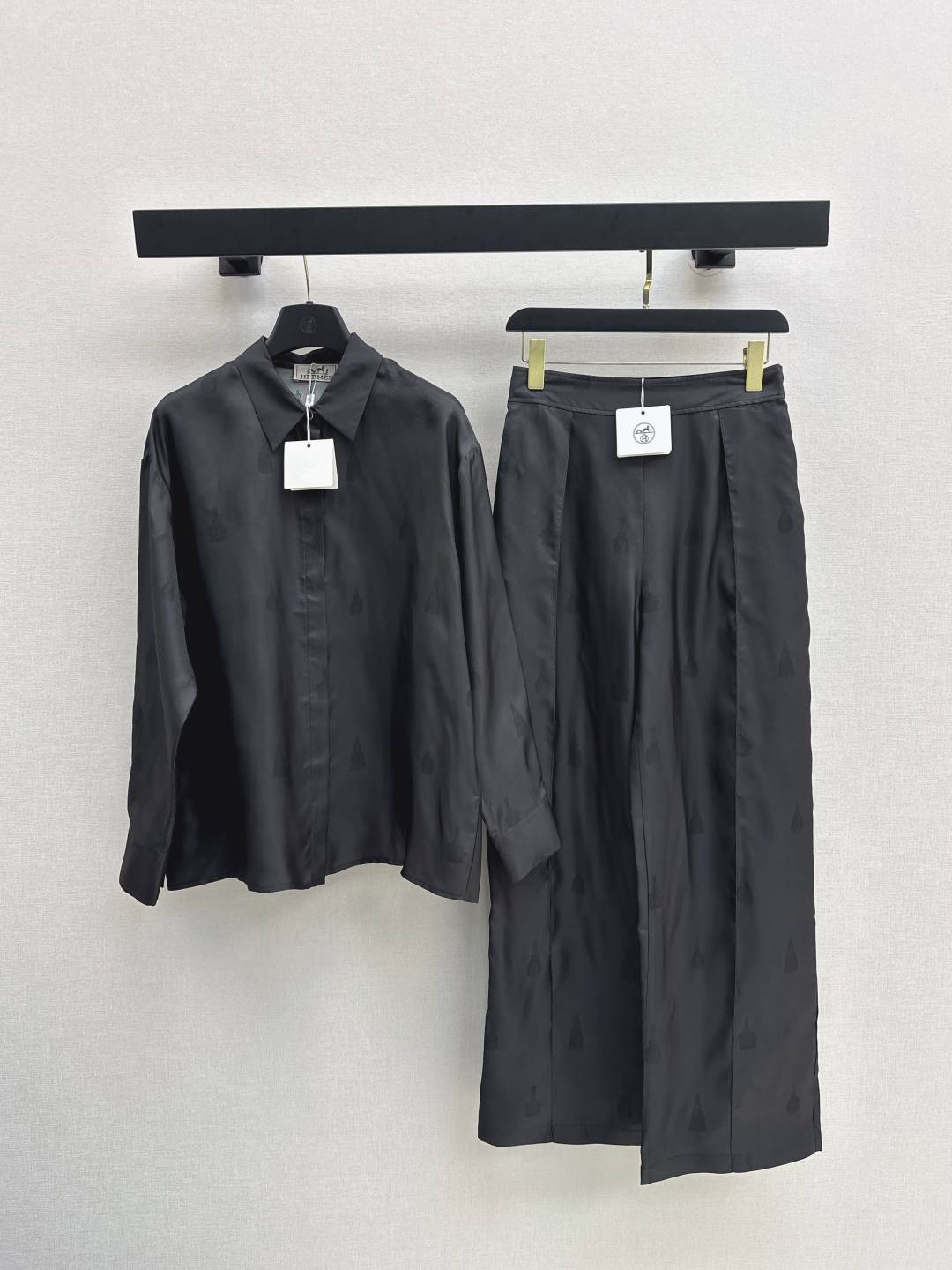 Ensemble Chemise et Pantalon en Soie Imprimée Hermès, Collection Automne-Hiver