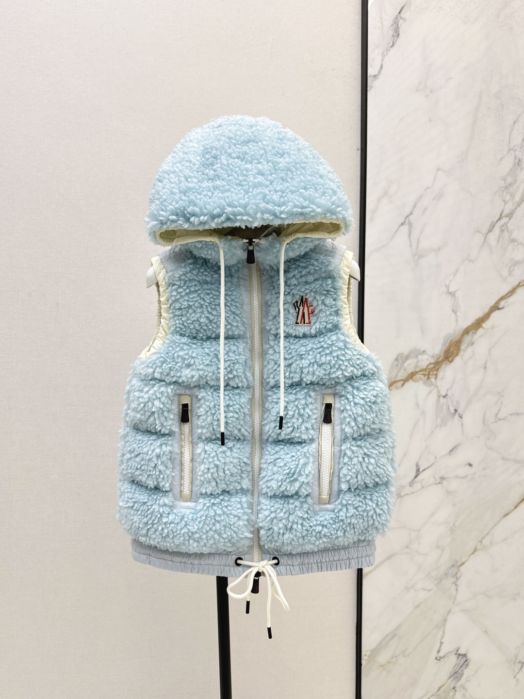 NO:484154,With dust bag Mc 25Ss———The latest ski series of autumn and winter imitation lamb-wool down vest jacket customized environmentally friendly Teddy down fur fabric soft and delicate temperament double zipper drawstring hem design age-reducing girl style outfit National standard down filling light warm fabric Classic style interpretation autumn and winter stacking warm artifact versatile and handsome Four colors on sale in stock 1/2/3, Jackets & coats, down jacket, alexander wang19860909配防尘袋Mc 25Ss————秋冬最新款滑雪系列仿羊羔毛羽绒马甲外套定制环保泰迪绒毛毛面料软糯细腻 气质双拉链抽绳下摆设计 减龄少女风穿搭 国标羽绒填充轻盈保暖面料 经典版型演绎秋冬叠搭造型保暖神器百搭又帅气 四色现货发售1/2/3,,jackets & coats,down jacket,alexander wang,Women's clothing