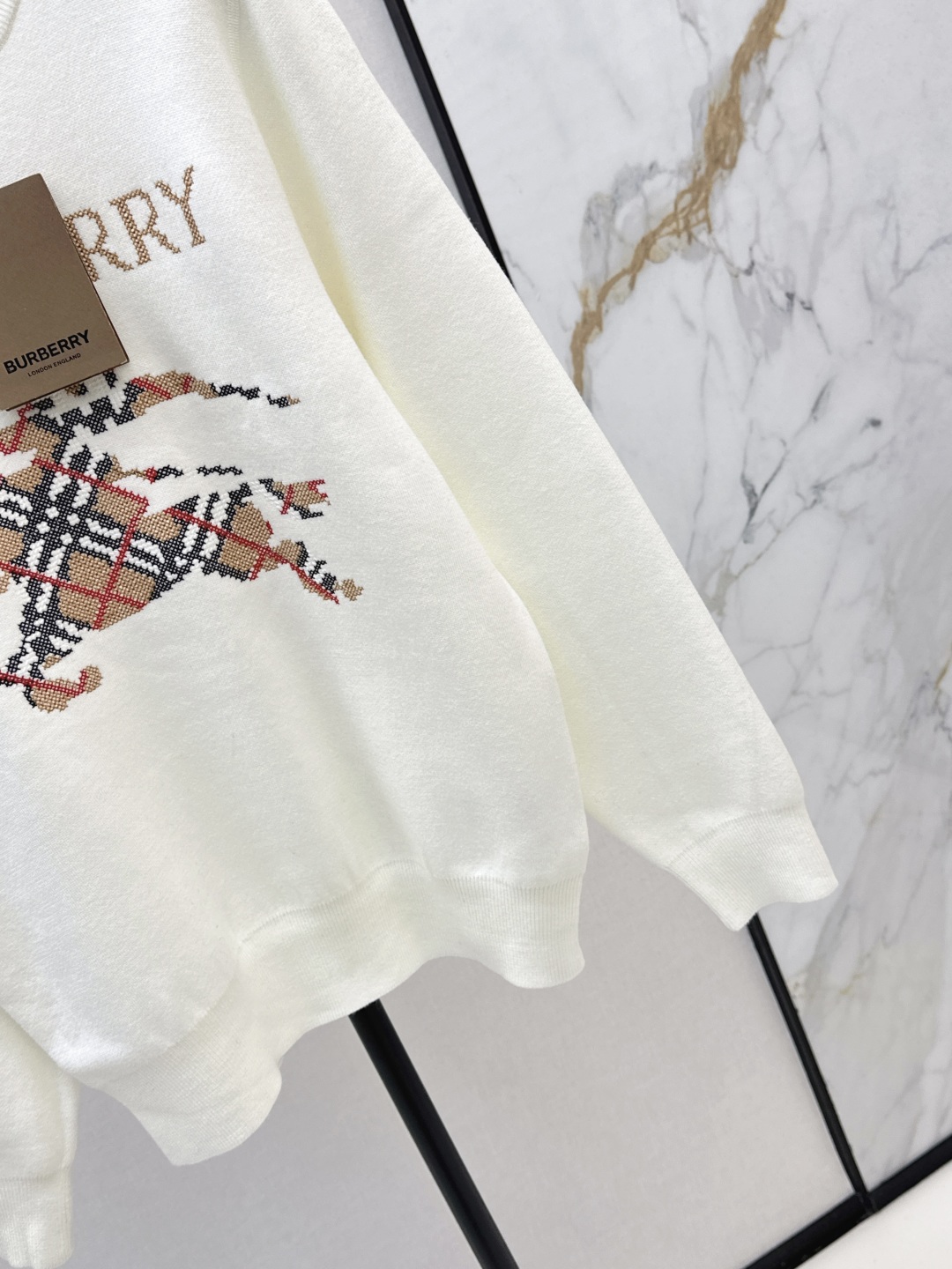 Burberry Women's White Knit Sweater with Equestrian Knight Design 8 cmp i1756711630005 5827 0 6