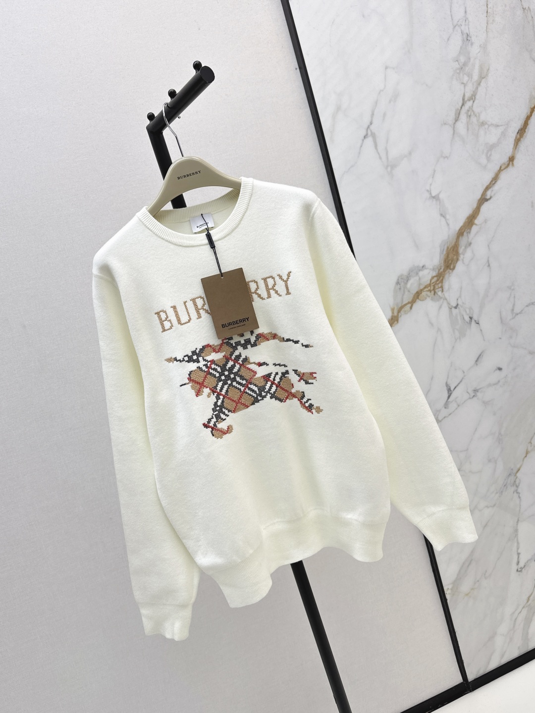 Burberry Women's White Knit Sweater with Equestrian Knight Design 3 cmp i1756711630005 7206 0 1