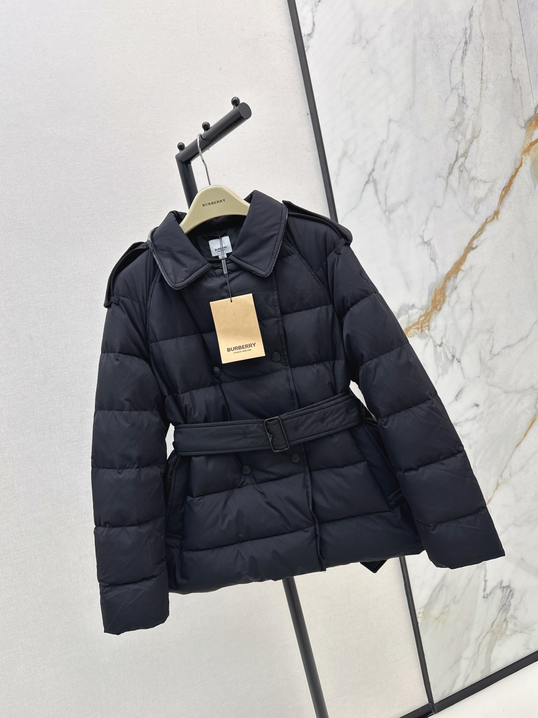 Burberry Veste Courte Croisée en Duvet d'Oie pour Femme - Collection Automne/Hiver