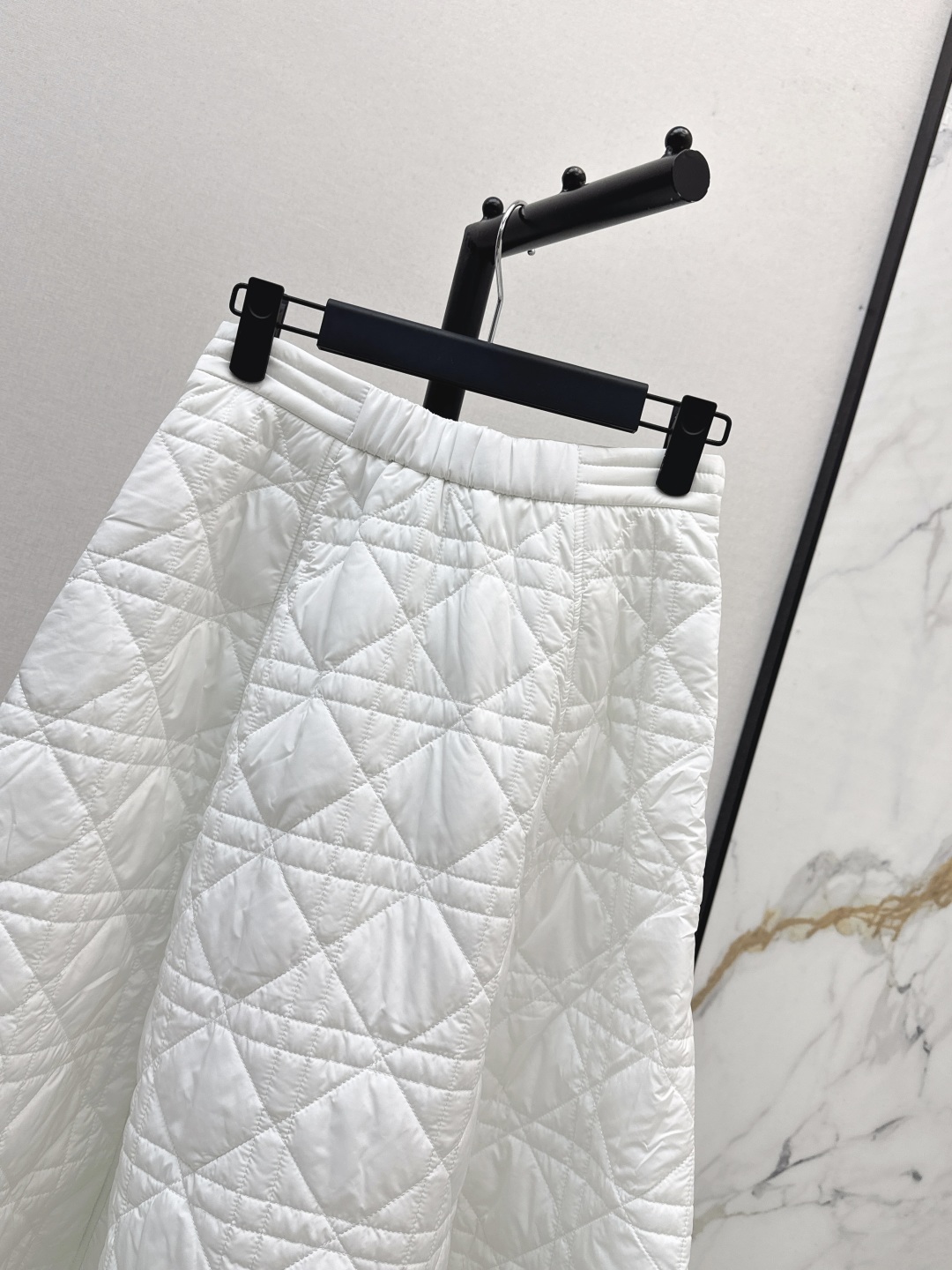 Dior White Quilted Midi Skirt A-Line Silhouette Nylon Slimming S-L 10 cmp i1756717476914 5171 0 8