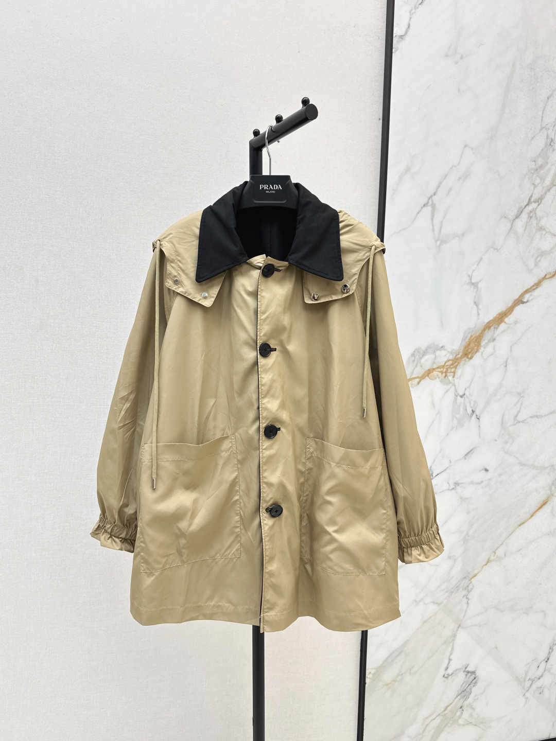 Prada Tweezijdige Reversible Capuchon Trenchcoat - Stijlvol en Veelzijdig