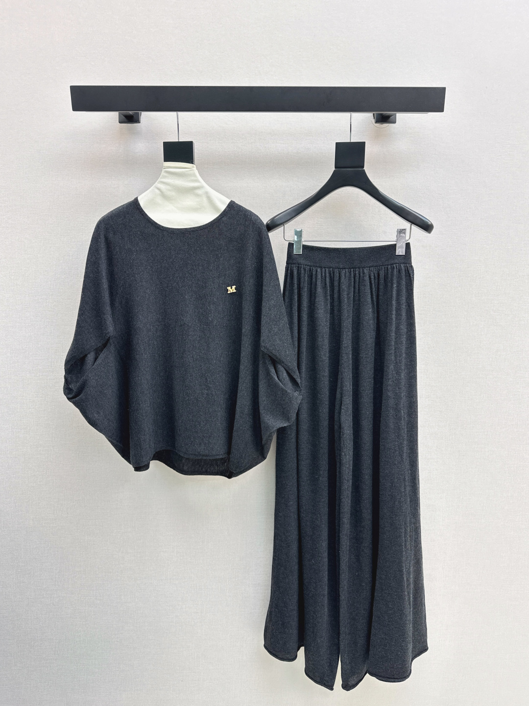 Elegant Wool Set: Batwing Sleeve Sweater & Straight-Leg Pants - Relaxed Fit 2 cmp i1756799528592 1521 0 0