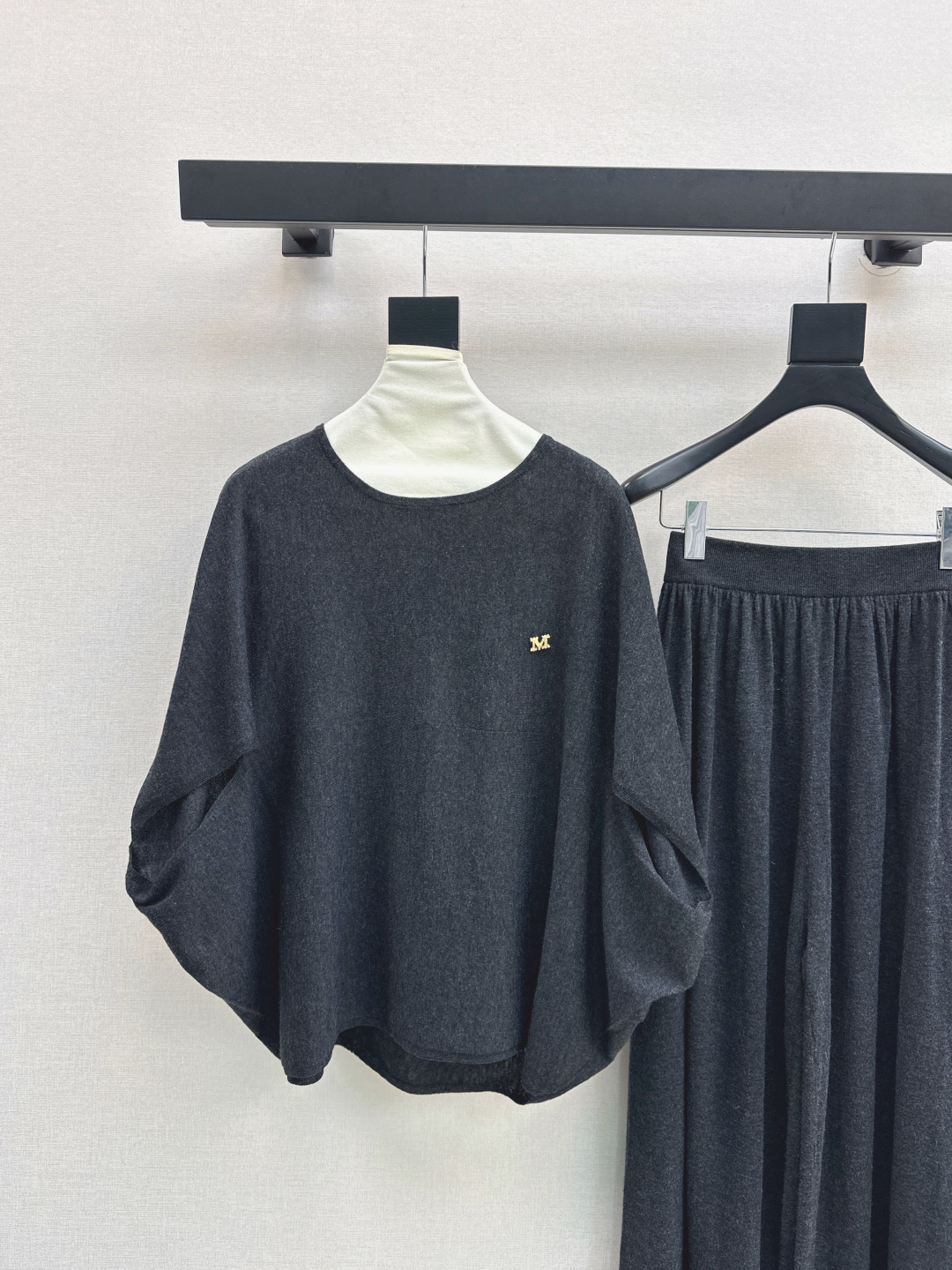 Elegant Wool Set: Batwing Sleeve Sweater & Straight-Leg Pants - Relaxed Fit 3 cmp i1756799533329 1841 0 1