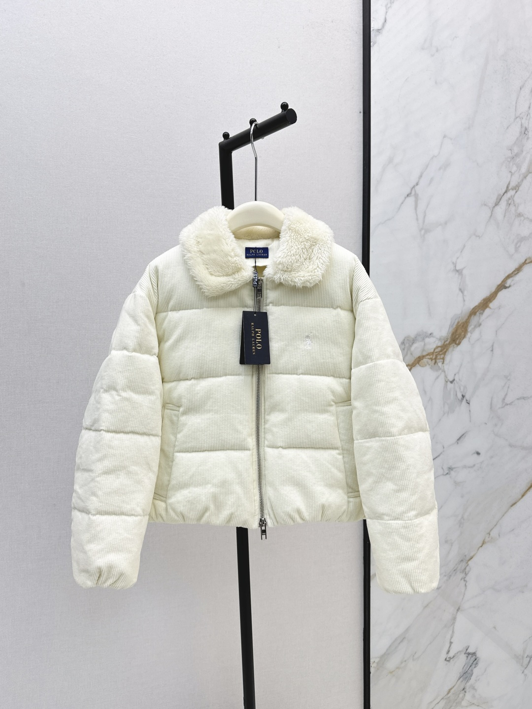 NO:485171,Exclusive first release with dust bag RL 25Ss————The latest style of styling of environmentally friendly lamb wool lapel corduroy down bread jacket imported high-density corduroy fabric + environmentally friendly lapel imported machine pressing grid process three-dimensional tailoring Classic wide-extreme style interpretation of the stacked styling of autumn and winter Lightweight warm fabric Perfect workmanship quality depends on details Recommended Two-color spot sale sml, Jackets & coats, down jacket, alexander wang19860909配防尘袋独家首发 RL 25Ss————秋冬最新款拼接环保羊羔毛翻领灯芯绒羽绒面包服外套进口高密灯芯绒面料+环保羊羔毛翻领 进口机压线格工艺对格立体剪裁 经典宽极版型演绎秋冬叠搭造型保暖神器 轻盈保暖面料 完美做工品质看细节 推荐 两色现货发售sml,,jackets & coats,down jacket,alexander wang,Women's clothing