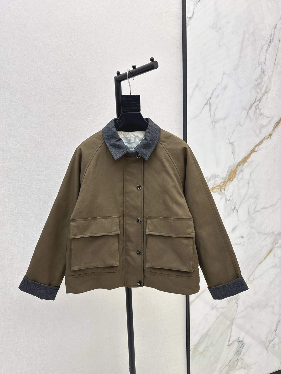 NO:485164,High-end old-fashioned style Bc 25Ss———The latest contrasting color spliced ​​lapel cotton jacket customization to chain decoration, details plus points, temperament wool lapel + double-open zipper design, minimalist style H-style tailoring, unselected and super slim, casual and versatile artifact, Italian elegant, high-end and casual and atmospheric, one-color spot on sale sml,, jackets & coats, alexander wang19860909高奢老钱风穿搭 Bc 25Ss———秋冬最新款撞色拼接翻领棉服外套定制到链条装饰 细节加分 气质羊毛翻领+双开拉链设计 极简风的H版型剪裁 不挑人上身超显瘦 休闲百搭神器 意式优雅 高级感随性又大气 一色现货发售sml,,jackets & coats,alexander wang,Women's clothing