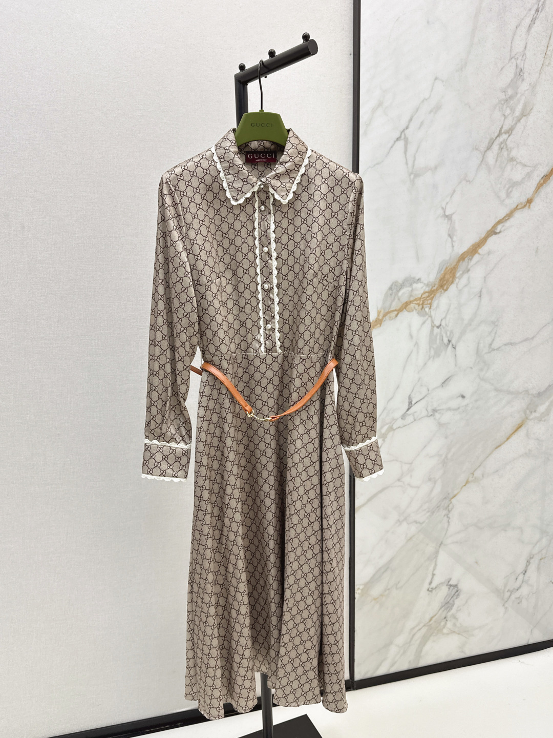 NO:487405,Gu 25Ss——————The latest aristocratic retro style long dress window series Monogram digital thermal transfer printing Low-key luxury high-end lace three-dimensional edge embellishment outlines elegant temperament The style is light and elegant, lazy and romantic vacation style One color is available in stock sml, skirts, alexander wang19860909Gu 25Ss————早秋最新款贵族复古风长款连衣裙橱窗系列Monogram数码热转印印花 低调奢华高级 蕾丝立体捆边点缀勾勒出优雅的气质 造型风轻盈高雅 慵懒的浪漫渡假风 一色现货发售sml,,skirts,alexander wang,Women's clothing