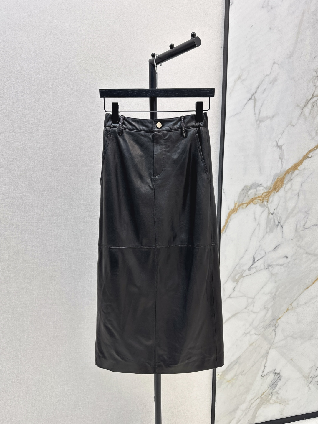 NO:487385,Exclusive first launch Bc 25Ss———The latest premium minimalist style suit in early autumn, handsome workwear style lapel small short leather jacket + long skirt Imported 100% lambskin fabric, temperament and shoulder-drop style lazy and casual high-end items Customized hardware accessories full of details, low-key and luxurious design, excellent two-color split development, spot-on sml half,, skirts, jackets & coats, sheepskin, alexander wang19860909独家首发 Bc 25Ss———早秋最新款高级极简风套装帅气工装风翻领小短款皮外套+长款半裙 进口百分百小羊皮面料 气质落肩版型慵懒随性的高级单品 定制五金配件细节感满满 低调奢华设计感超赞 两色分开发 现货发售sml 半,,skirts,jackets & coats,sheepskin,alexander wang,Women's clothing