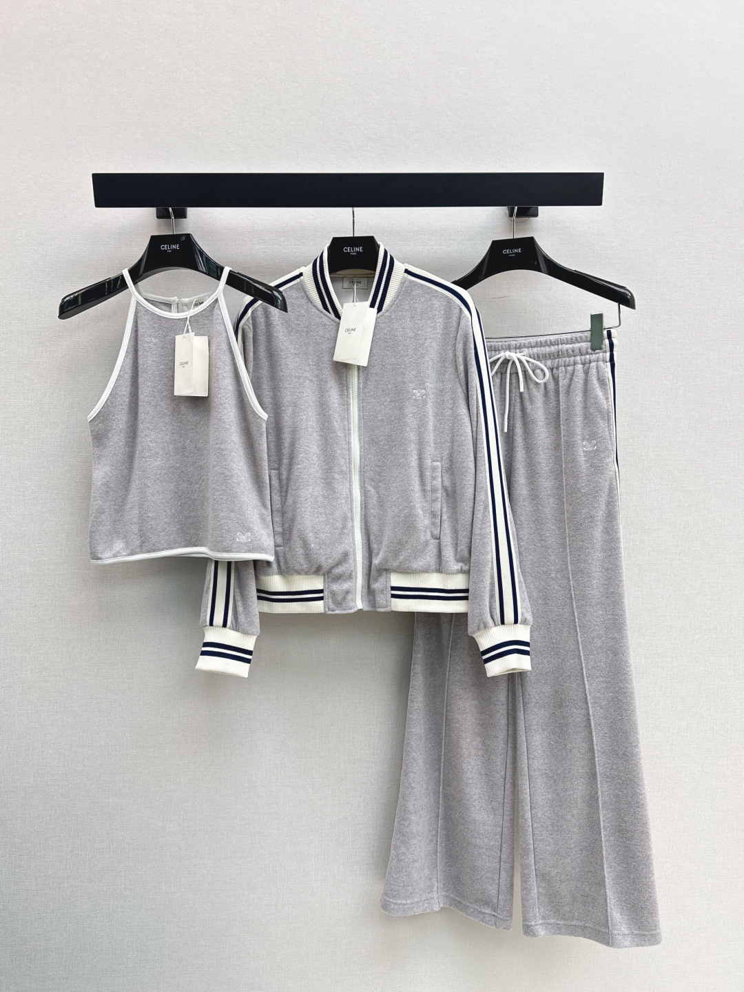 NO:548294,Recommended single models Ce 25Ss———The latest light gray velvet jacket in autumn and winter, American college style color matching ribbed splicing + positioning embroidery logo fashionable and advanced, classic style, huge upper body, casual and age-reducing, handsome imported velvet fabric soft and feel good, recommended a set of matching, one color is available in stock, sml, jackets & coats, jackets & coats, alexander wang19860909爆单款推荐 Ce 25Ss————秋冬最新款浅灰色丝绒夹克外套美式学院风配色罗纹拼接+定位刺绣logo时髦又高级 经典版型上身巨显瘦 休闲随性减龄又帅气 进口丝绒面料柔软手感很好 推荐一套搭配 一色现货发售sml,,jackets & coats,jackets & coats,alexander wang,Women's clothing