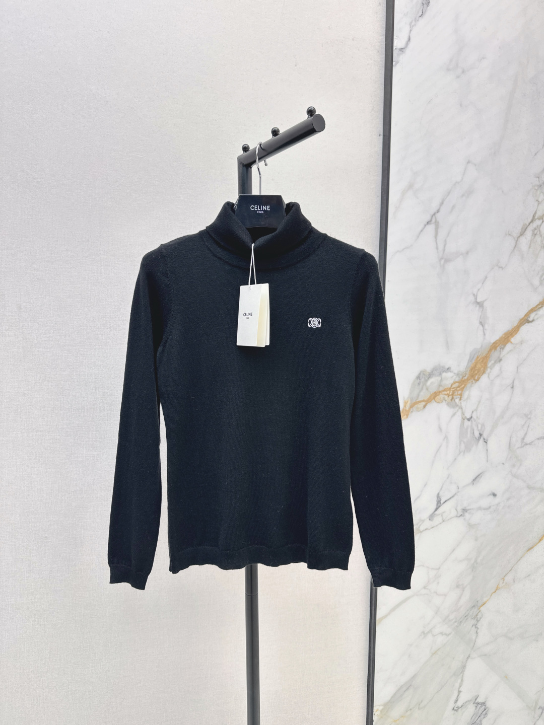 NO:488834,The same style as Liu Shishi Ce 25Ss———The latest style of early autumn Arc decorative turtleneck base shirt is essential for autumn. Minimalist and versatile Arc de Triomphe logo embroidery super eye-catching design. The upper body looks so good. It is not inferior to wearing alone. The layered coat jacket is also very suitable. The fabric is elastic and it is very comfortable to wear in close body. Three colors are available for sale in stock. Jackets & coats, alexander wang19860909刘诗诗同款 Ce 25Ss———早秋最新款凯旋门刺绣装饰高领打底衫入秋必备打底衫 极简百搭 凯旋门logo刺绣超级吸睛的设计 上身太好看了 单穿也不逊色 叠穿大衣外套也很适合 面料带有弹性 贴身穿很舒服 三色现货发售sml,,jackets & coats,alexander wang,Women's clothing