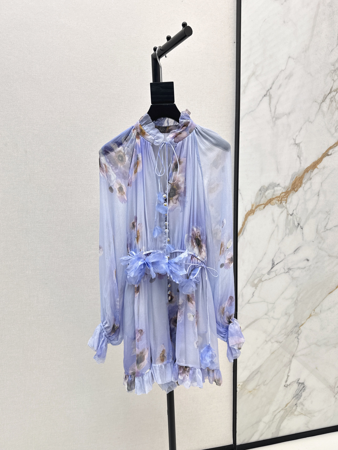 NO:490398,Exclusive first release Zimmen-M 25Ss———The latest floral pattern jumpsuits in spring and early autumn, elegant and fresh vacation style, elegant floral pattern, three-dimensional waist-hugging style, romantic and elegant white and rich beauty essentials, imported silk fabric, one-color spot on sale smlxl, real silk, alexander wang19860909独家首发 Zimmen-M 25Ss———春早秋最新款花卉图案连体裤淡雅清新的度假风气息 优雅花卉图案 立体收腰版型 浪漫优雅的白富美必备单品 进口真丝面料 一色现货发售smlxl,,real silk,alexander wang,Women's clothing