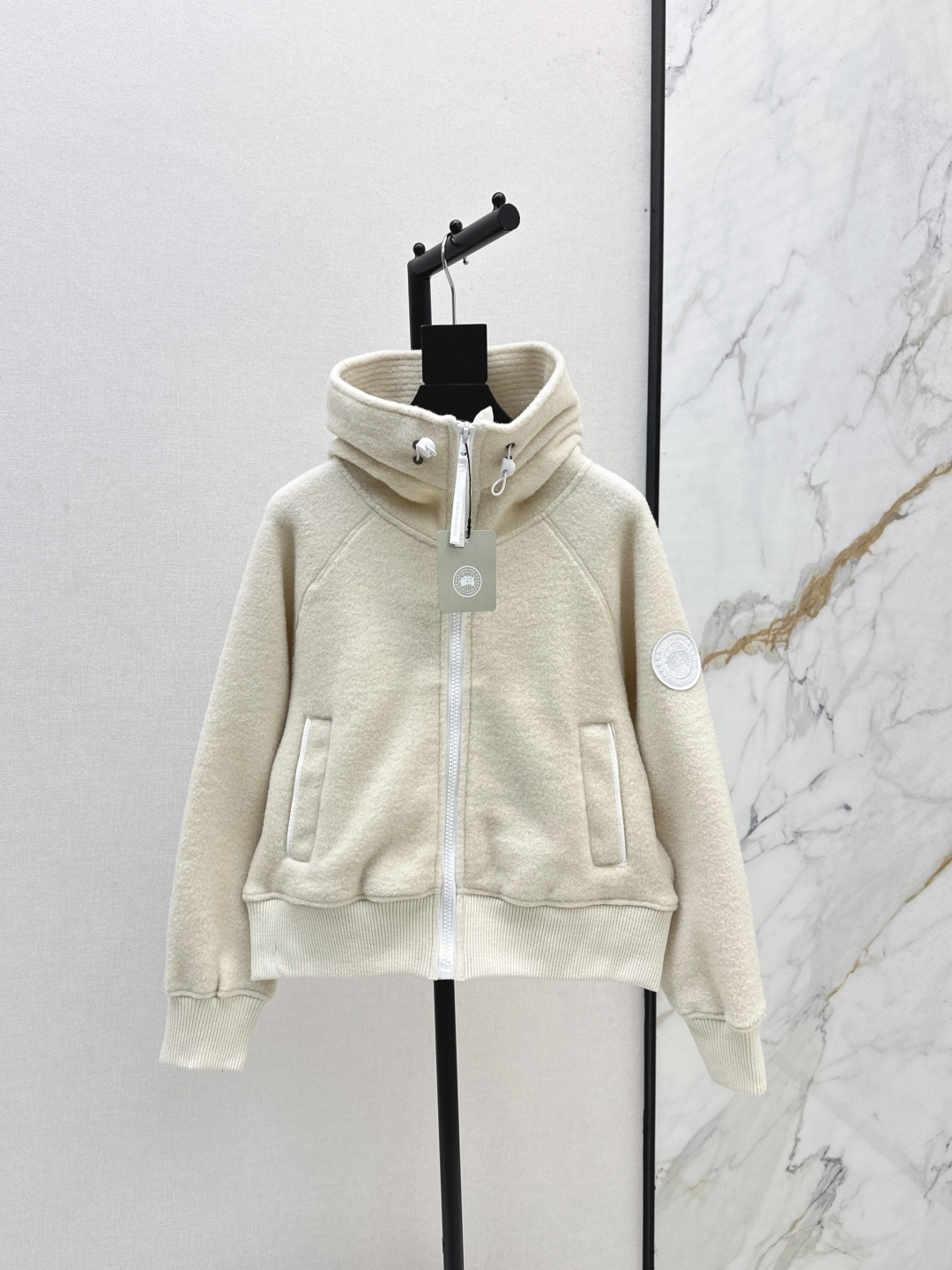 NO:493909,Recommended single models 25Ss————The latest autumn and winter big goose wool wool sport sweatshirt jacket added beige and super versatile. Classic stand-alone sweatshirt style. Customized wool nymph material. It feels soft and comfortable. Warm and first-class. Classic models are basically essential models for the wardrobe. The upper body effect is super good. SML is available in stock, hoodie, sweatshirts, jackets & coats, alexander wang19860909爆单款推荐 25Ss————秋冬最新款大鹅羊毛尼运动卫衣外套新增米色系超级百搭 经典立领卫衣版型 定制羊毛尼材质 手感柔软很舒服 保暖也是一流 经典款基本上都是衣柜必备款 上身效果超好 一色现货发售sml,,hoodie,sweatshirts,jackets & coats,alexander wang,Women's clothing