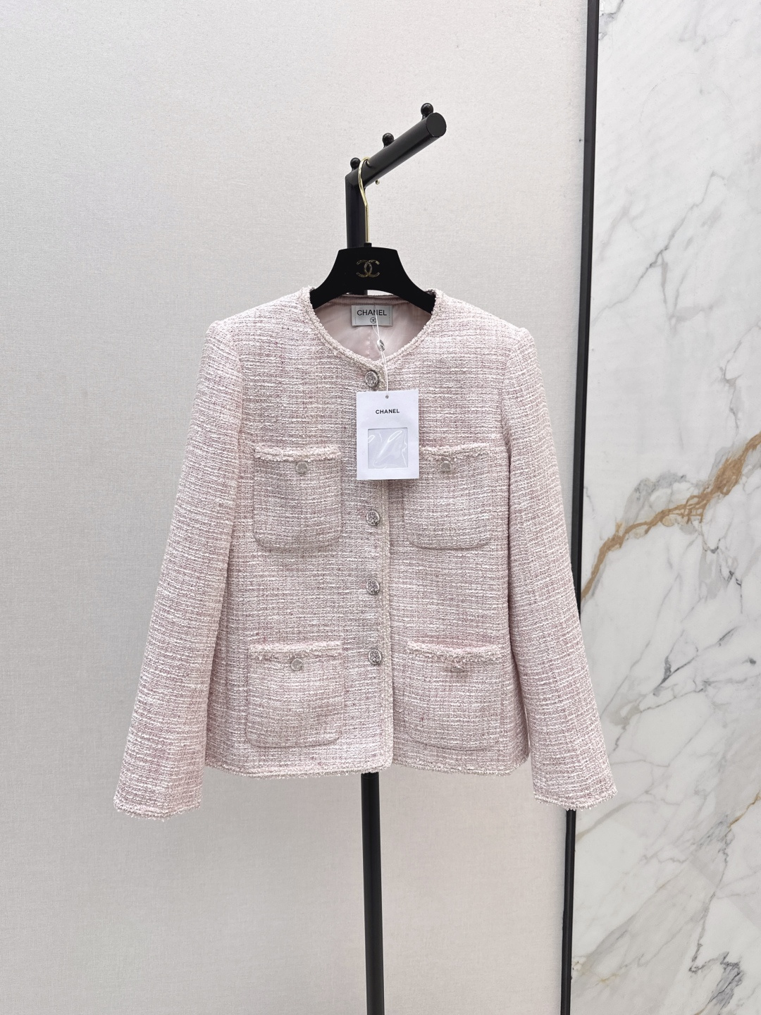 NO:493900,Exclusive first launch C home 25Ss———The latest four-pocket decorative braided jacket in autumn and winter, the socialite temperament is small and fragrant style~~The beautiful high-end braided fabric is super beautiful French elegant temperament is H-style tailoring and the socialite temperament is one-color spot on sale sml, chanel, jackets & coats, alexander wang19860909独家首发 C家 25Ss————秋冬最新款四口袋装饰编织外套名媛气质小香风～～绝美高级编织面料超美 法式优雅气质名媛风 H版型剪裁上身名媛气质 一色现货发售sml,,chanel,jackets & coats,alexander wang,Women's clothing