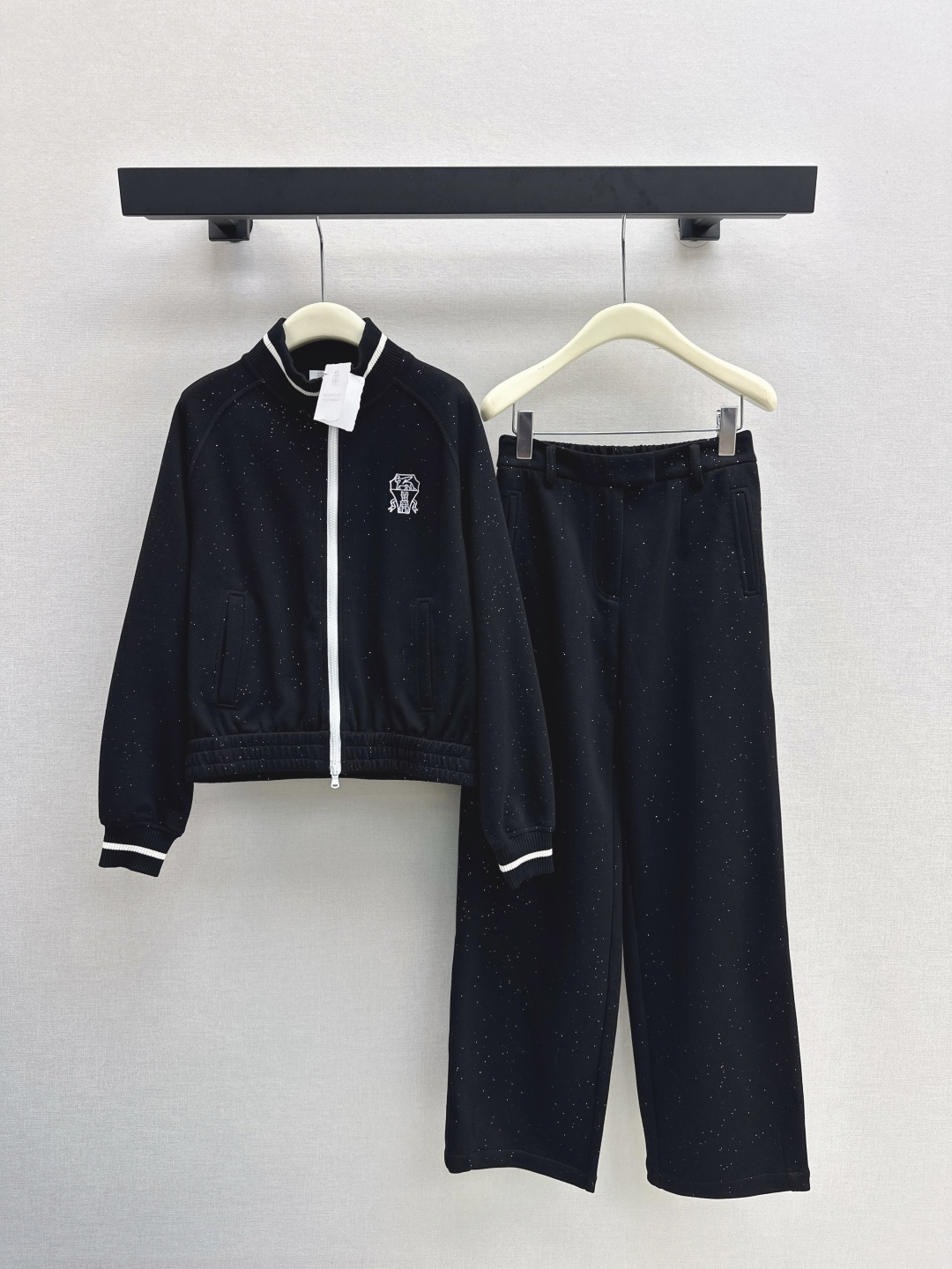 NO:493892,Exclusive model ~ Bc 25Ss———The latest style of autumn and winter Wimbledon wear casual suit stand-up collar jacket + elastic waist casual pants Customized silver wire blend sweatshirt fabric with bling sparkling temperament full ~ Easy to interpret lazy and casual daily items The classic style is versatile and not picky. One set is available in two colors for sale in stock sml, hoodie, sweatshirts, jackets & coats, jackets & coats, alexander wang19860909独家款～ Bc 25Ss————秋冬最新款温网穿搭休闲套装立领夹克外套+松紧腰休闲裤 定制银丝混纺卫衣面料 自带bling闪闪发光气质拉满 ～轻松演绎慵懒随性的日常单品 经典版型百搭不挑人 一套出 两色现货发售sml,,hoodie,sweatshirts,jackets & coats,jackets & coats,alexander wang,Women's clothing