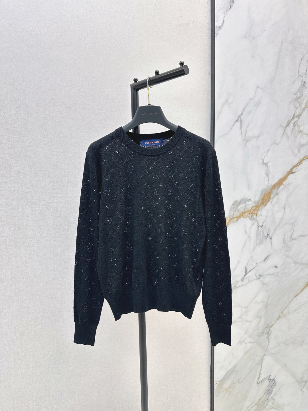 NO:498908,L Home 25Ss———The latest Monogram presbyterian pattern knitted round neck sweater 18-needle Swiss machine heavy industry positioning and empty inlay technology runs through fashionable and high-end sense. 100% wool yarn texture is excellent. Aging-reducing temperament is classic style and fashionable and high-end. White and rich beauty must be included. Don’t pick on people and look huge and slim. Highly recommended items. Three-color spot sml,,louis vuitton,sweaters,alexander wang19860909L家 25Ss————秋冬最新款Monogram老花图案针织圆领毛衣18针瑞士机重工定位缕空嵌花工艺贯穿时髦高级感 百分百羊毛纱线质感超赞 减龄气质经典版型时髦又高级 白富美必入 不挑人上身巨显瘦 强烈推荐单品 三色现货发售sml,,louis vuitton,sweaters,alexander wang,Women's clothing