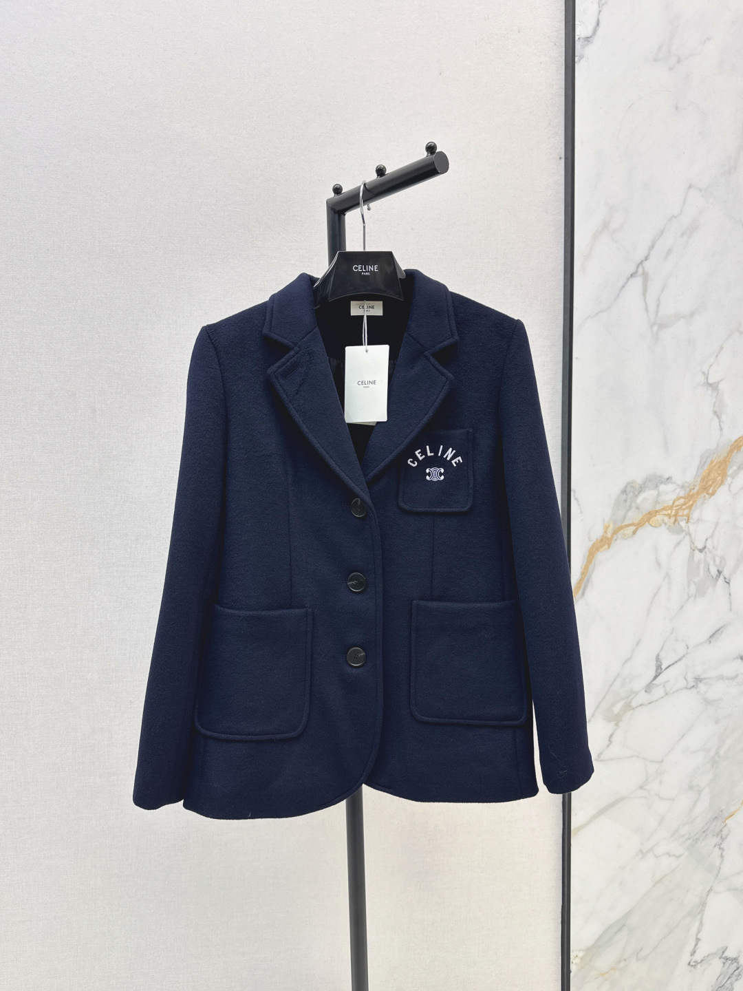 NO:501200,CE 25Ss———The latest letter decorative suit jacket in autumn and winter. It is a design-oriented but not picky person. It is a versatile series. The upper body has a good temperament. The high-end suit fabric. The workmanship details are very good. SmL is available in stock. Jackets & coats, business suit, alexander wang.19860909CE 25Ss————秋冬最新款字母装饰西装外套 属于有设计感又不会挑人 属于百搭系列的西装 上身妥妥的气质感 高级西装面料 做工细节都很到位 一色现货发售smL,,jackets & coats,business suit,alexander wang,Women's clothing